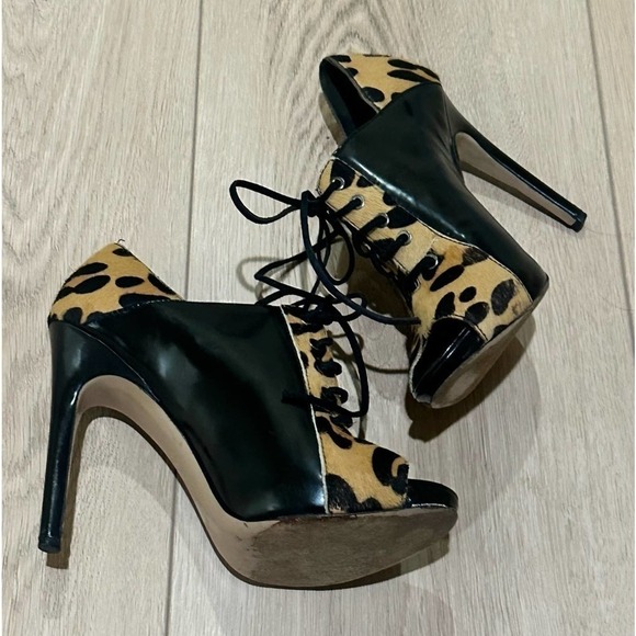 Via Spiga Y2K Leopard calf hair Peep Toe Booties Lace Up Black Leather Trim heel - Picture 6 of 9